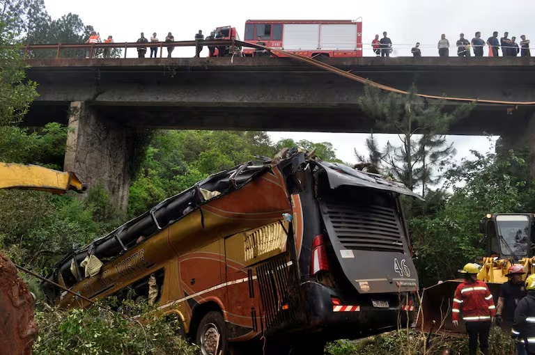 Corredor vial en estado crítico — ejemplo relevado en el artículo